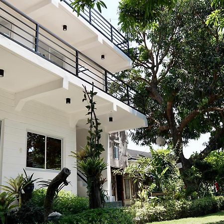 Location One Eighty Bed and Breakfast Bangcusay Exteriör bild