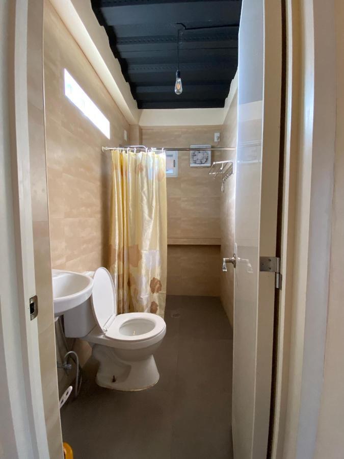 Location One Eighty Bed and Breakfast Bangcusay Exteriör bild