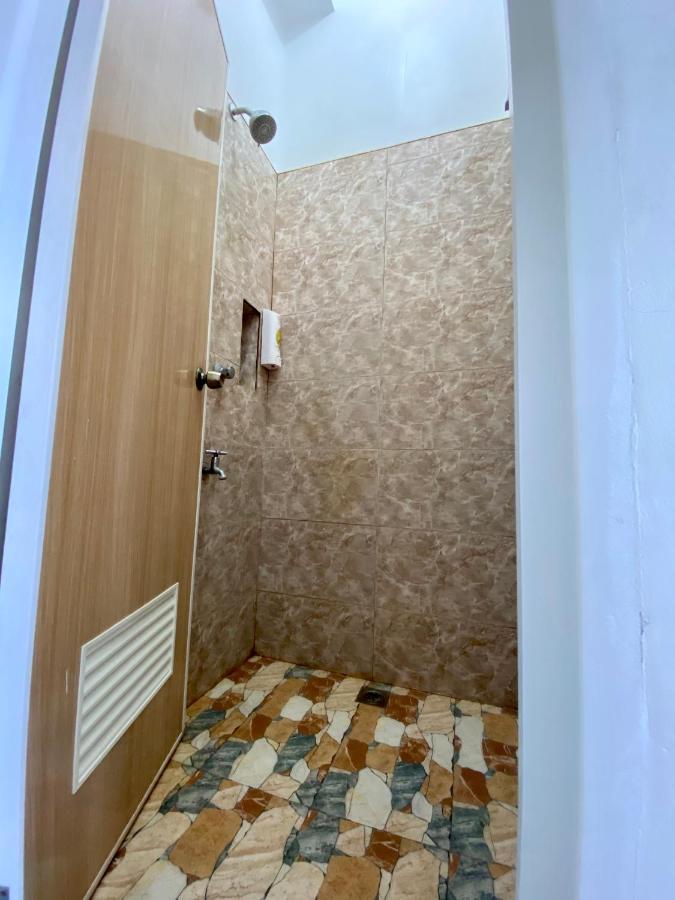 Location One Eighty Bed and Breakfast Bangcusay Exteriör bild
