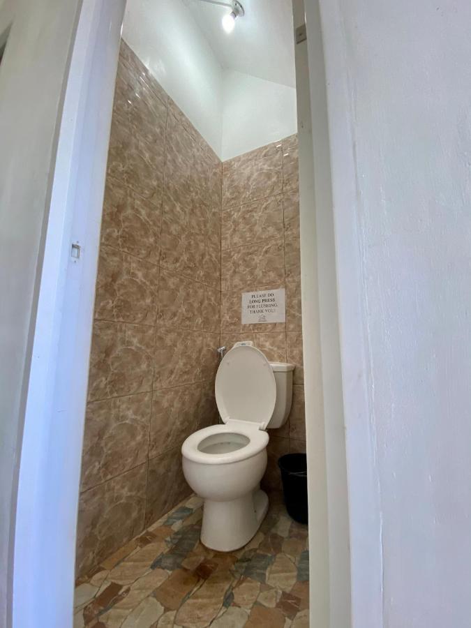 Location One Eighty Bed and Breakfast Bangcusay Exteriör bild