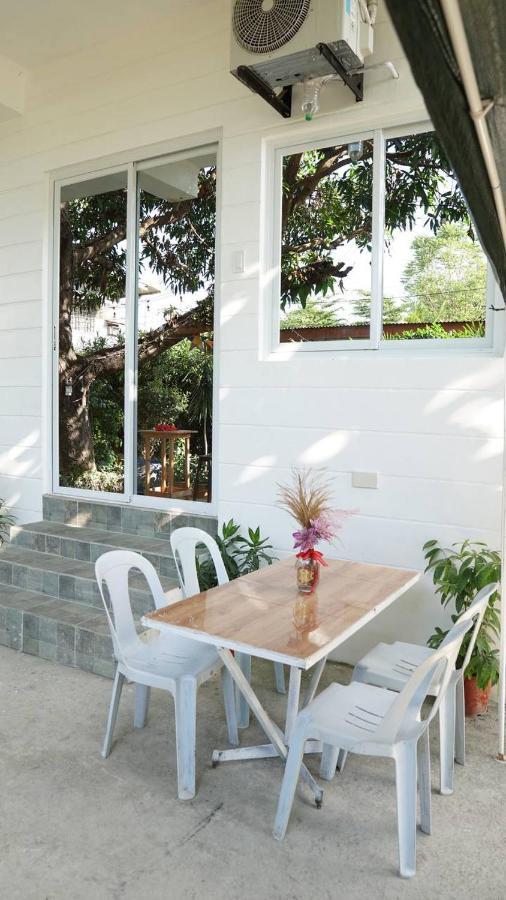 Location One Eighty Bed and Breakfast Bangcusay Exteriör bild