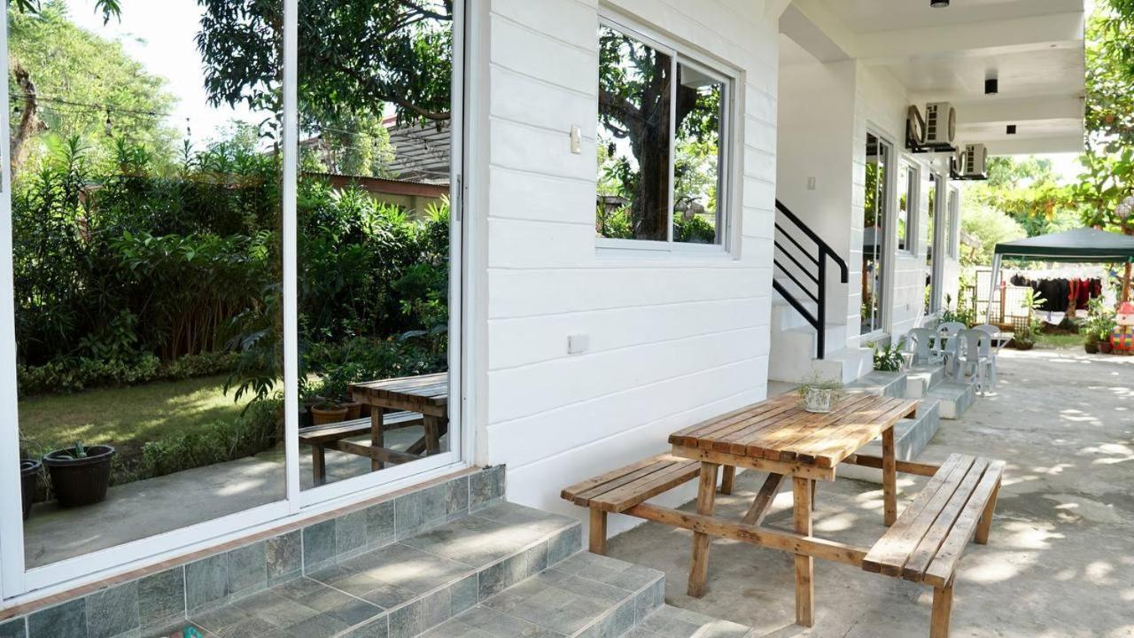 Location One Eighty Bed and Breakfast Bangcusay Exteriör bild